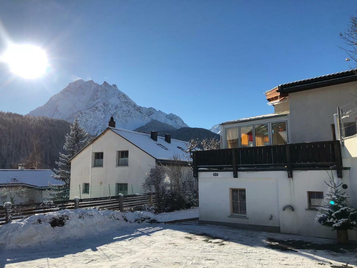 Chasa Bazzi Appartement Scuol Buitenkant foto